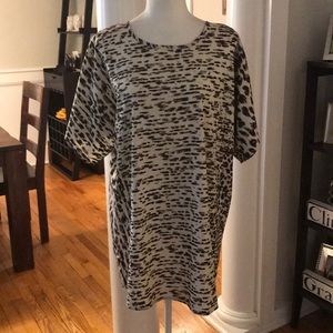 Animal print short sleeve tunic - size XS/S